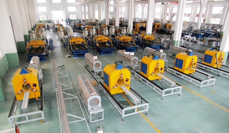O HDPE/DWC/PP conduz a linha de produção maquinaria corrugada parede da tubulação do dobro de SBG-250