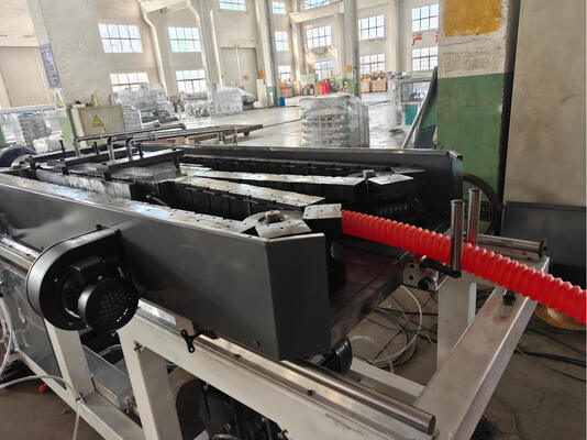 Double Wall Corrugated Pipe Extrusion Line with Siemens Frequency Controller HV>740 Barrel Screw and 20CrMnTi Gear Material