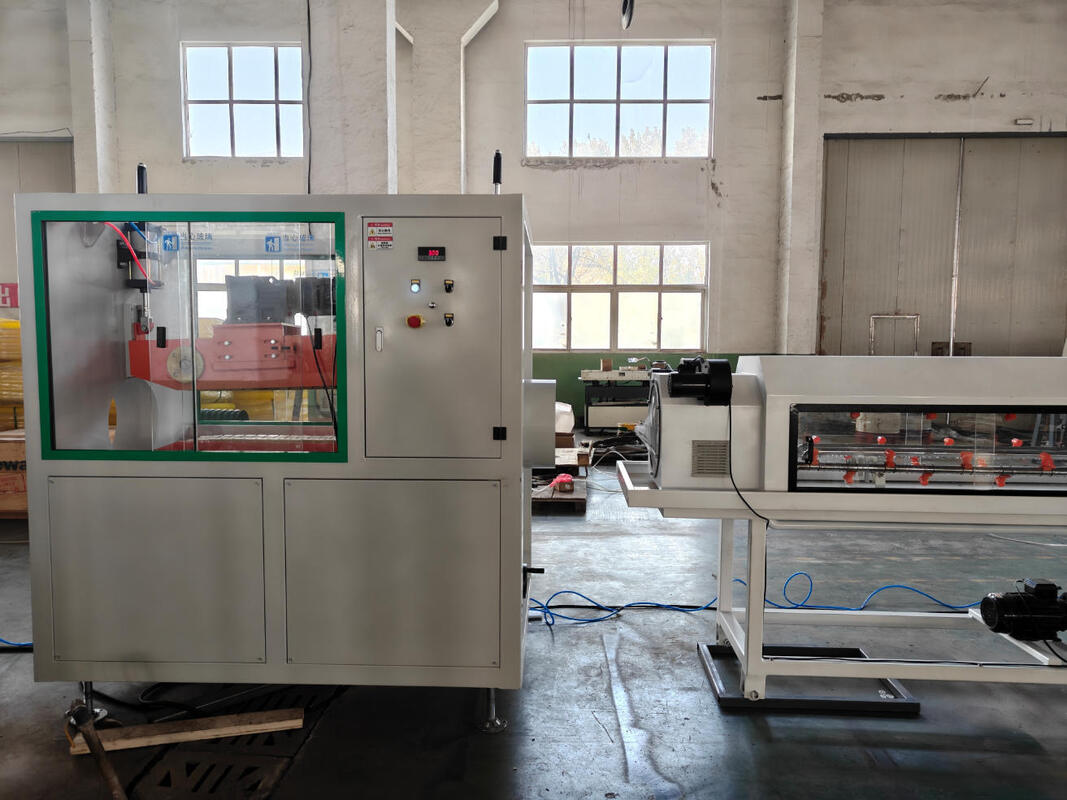 Linha de extrusão automática de tubos ondulados de parede dupla com certificação ISO e CE e sistema de refrigeração por água