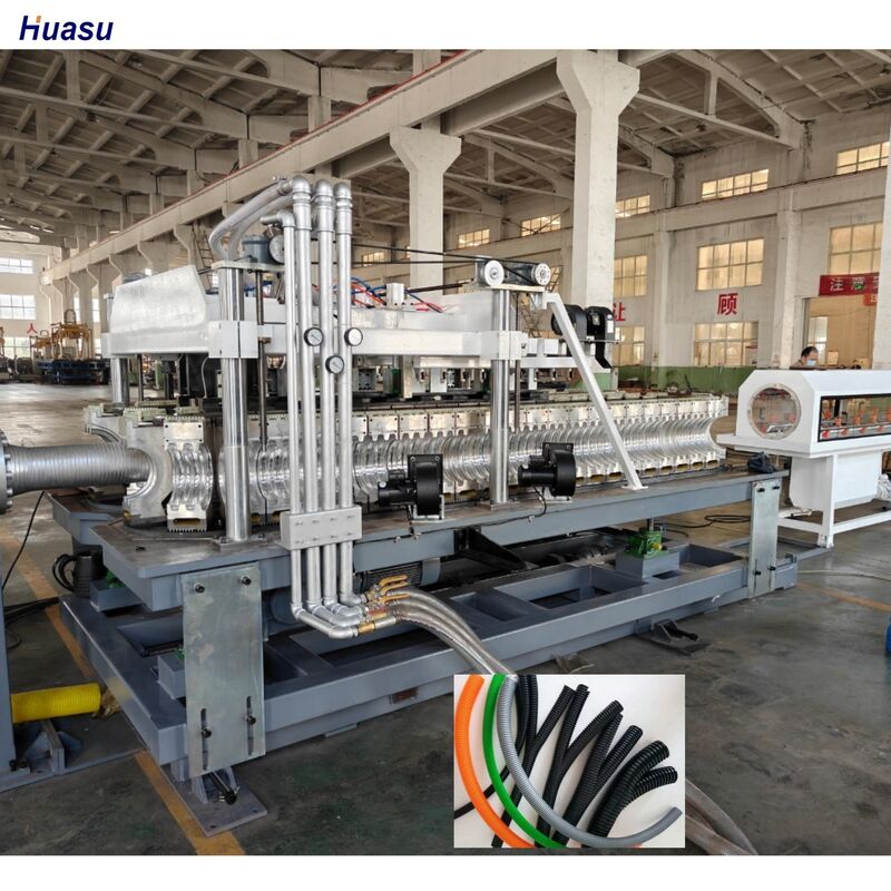 Linha de extrusão de tubo corrugado de parede dupla com peças elétricas principais Siemens, com 48 moldes e funcionalidade de resfriamento a água