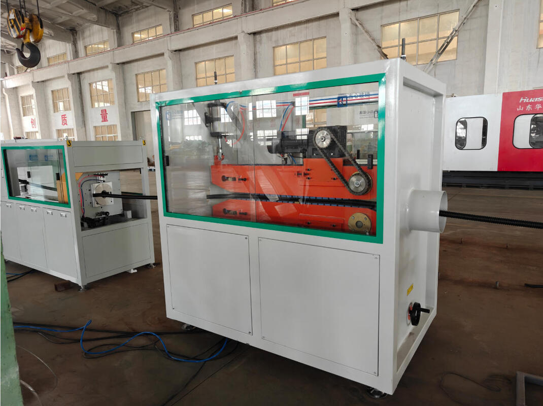 Linha de extrusão de tubos ondulados de parede única com tamanho máximo de tubo de 110 mm, sistema de resfriamento a água e motor Siemens para produção de alta velocidade