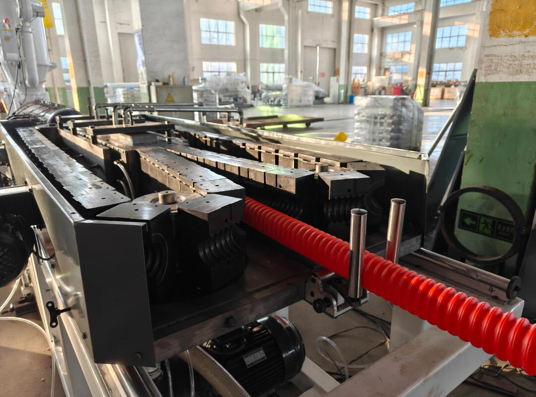Linha de extrusão de tubo corrugado de parede simples com resfriamento a água, motor principal Siemens e sistema de controle PLC