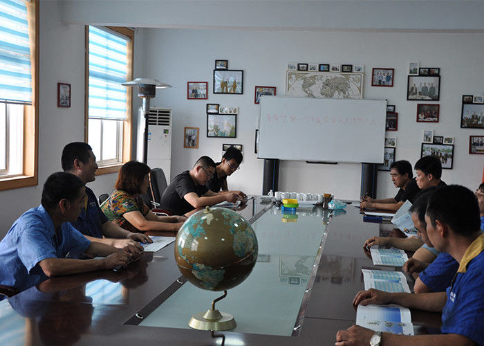 A parede do dobro da drenagem do esgoto corrugou a linha da extrusão da tubulação para ruas dos campos